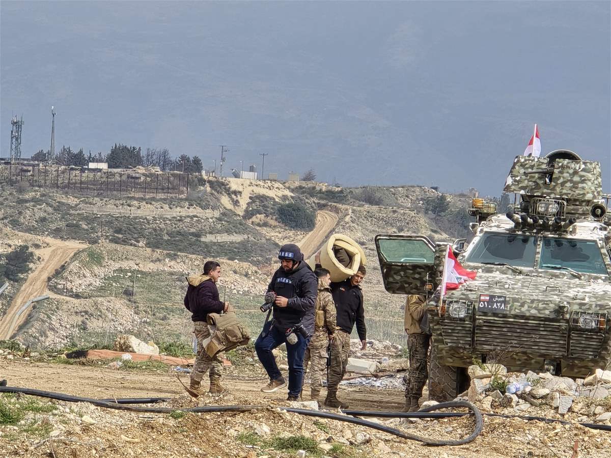 بالصور.. الجيش يتمركز قبالة موقع إسرائيليّ في الجنوب