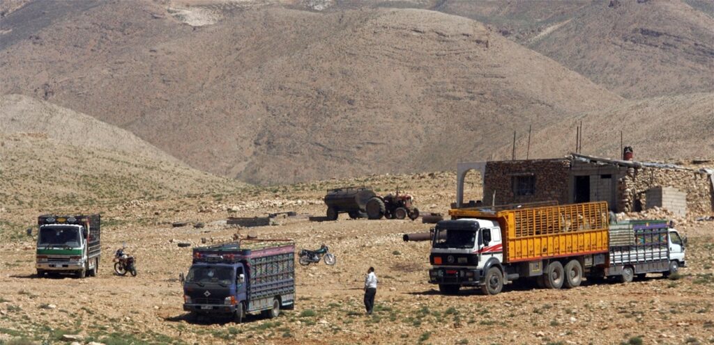 بشأن المعابر غير شرعية مع لبنان.. قرارٌ من الإدارة السورية الجديدة