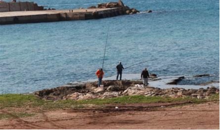 قصة صيادين في جنوب لبنان.. بحرية من دون مراكب!