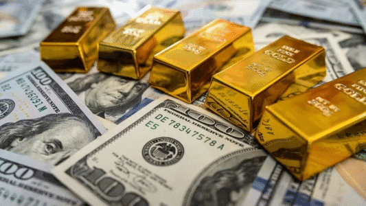 أسعار الذهب ترتفع بعد فرض رسوم ترامب الجديدة… لكن قوة الدولار تحدّ من المكاسب