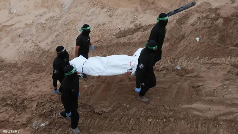 العثور على 13 جثة يهدد التهدئة الحذرة بين “حماس” وإسرائيل