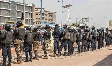 اغتيالات وحصار يهدد إمدادات الوقود