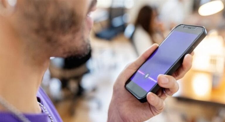 أصوات الذكاء الاصطناعي باتت مطابقة للبشر.. وتحذير