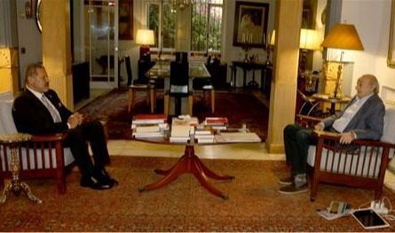 جنبلاط بحث مع عباس مُستجدات حصر سلاح المخيمات