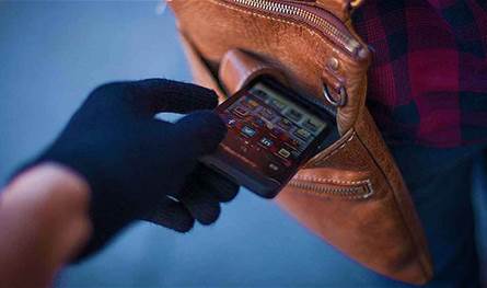 قوى الأمن تعمم صور مشتبه بهما بسرقة محل هواتف