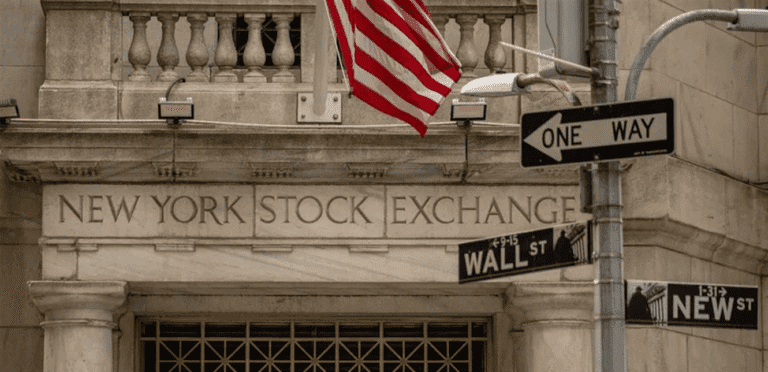 الأسهم الأمريكية تسجل أرقاماً قياسية مدعومةً بشركات التكنولوجيا الكبرى