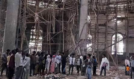 العدد قد يرتفع أكثر.. عشرات القتلى بانهيار كنيسة في هذا البلد