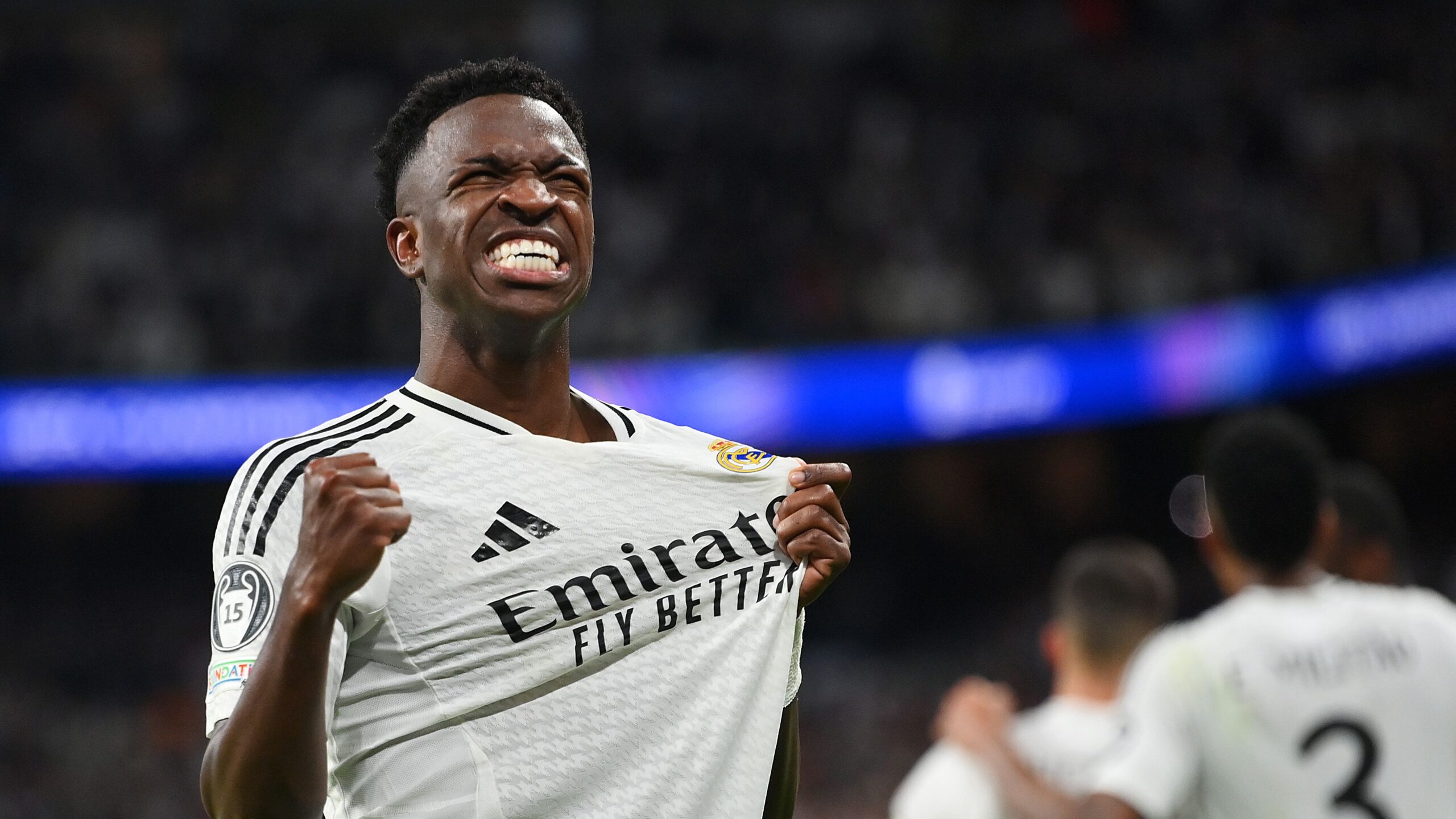 فينيسيوس جونيور يوجه رسالة اعتذار لجماهير ريال مدريد في بيان رسمي