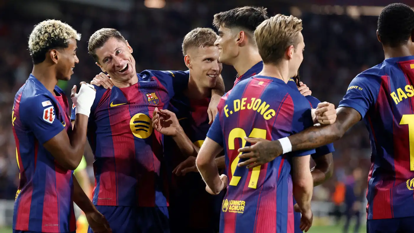 برشلونة يتلقى أخباراً مفرحة لـ”فليك”: عودة “ليفاندوفسكي” و”غارسيا”