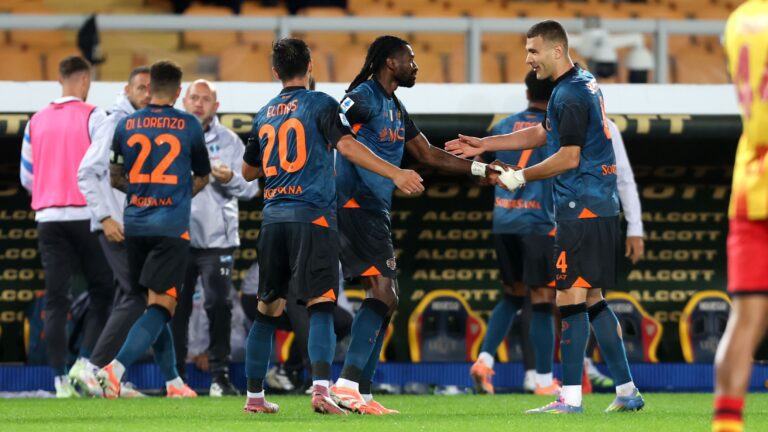 نابولي يتمسك بصدارة الدوري الإيطالي بفوز صعب