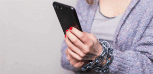 العلاج من إدمان الهواتف الذكية: إجراءات فعّالة لتحقيق التوازن الرقمي