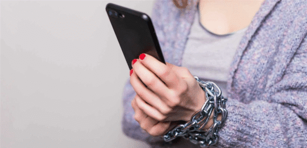 العلاج من إدمان الهواتف الذكية: إجراءات فعّالة لتحقيق التوازن الرقمي