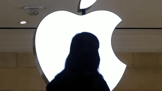 “Apple” loses the battle of artificial intelligence to “Meta”: a drain in talent and losses in the technological race