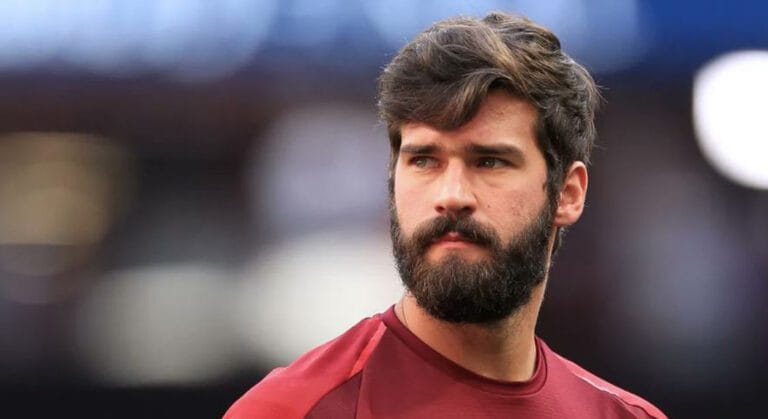 سلوت يُعلن مدة غياب أليسون