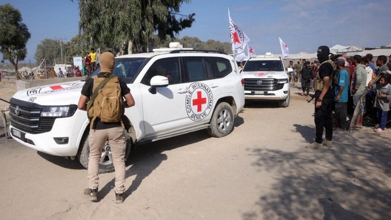 إسرائيل: تدقيق في هويات رفات ثلاثة رهائن بعد استلامها