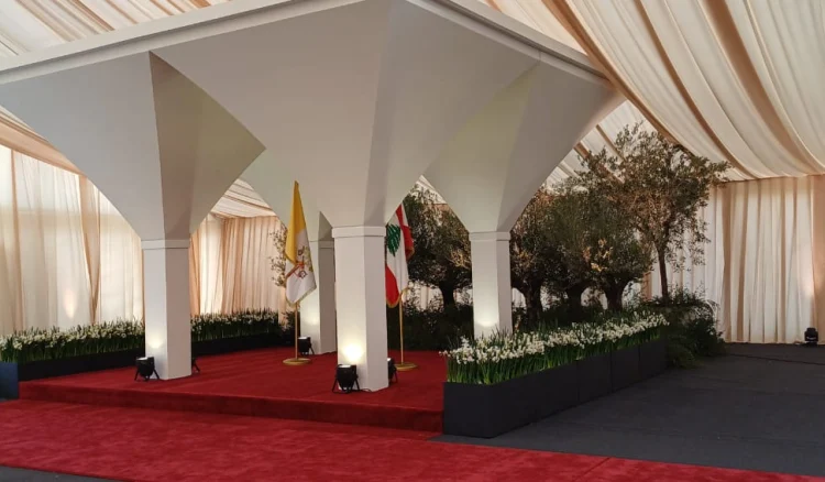 بالصور: لحظات وصول البابا لاوون الرابع عشر إلى المطار