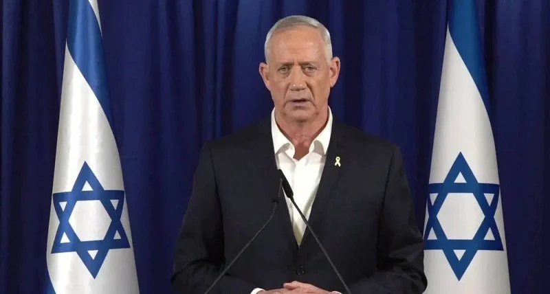 "زائف بالكامل": غانتس يهاجم طلب نتنياهو للعفو