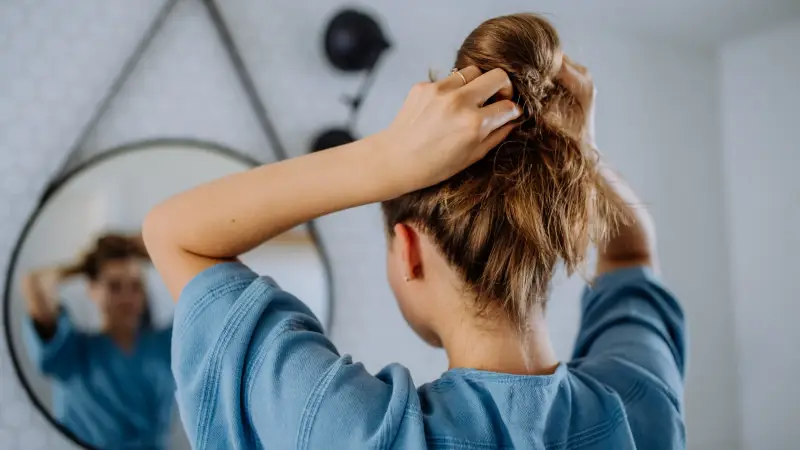 أطباء يوضحون: ثلاثة أنواع لتساقط الشعر وأساليب العلاج الناجعة