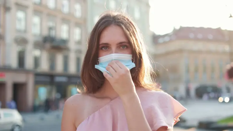 مضاعفات “كوفيد طويل الأمد” تصيب النساء بوتيرة أعلى من الرجال.. لماذا؟