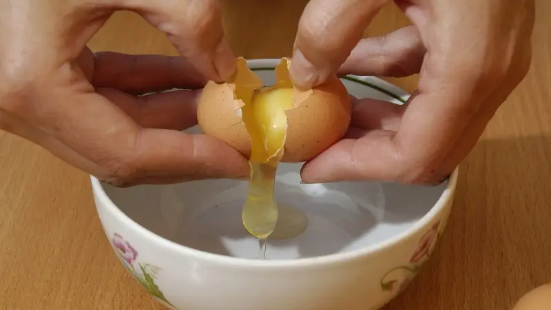 ما هي النسبة المئوية للسعرات الحرارية في البيض؟