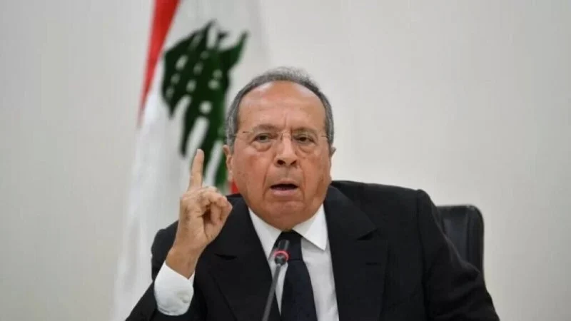 تحذير من السيد: استخدام الهاتف أثناء القيادة على الدراجة النارية قد يعرضك للسجن