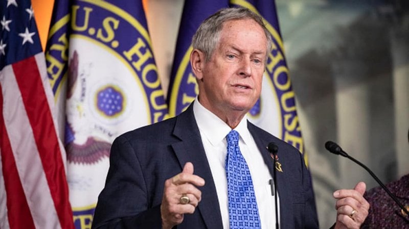 عضو في الكونغرس ينتقد “حزب الله” ويدعو إلى معالجة ملف السجناء السوريين في بيروت