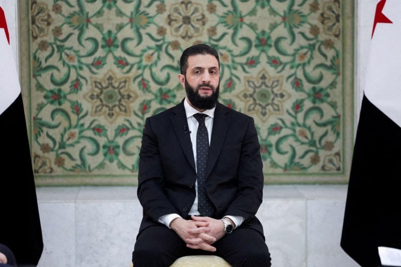 إدلب تعود إلى دائرة الضوء: روايات “متضاربة” حول لقاء الشرع بمسؤولين