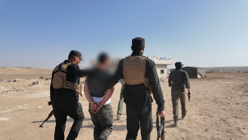 “71 موقوفًا”: الكشف عن تفاصيل إحباط مخطط “داعش” لمهاجمة مؤسسات حكومية سورية (صور)