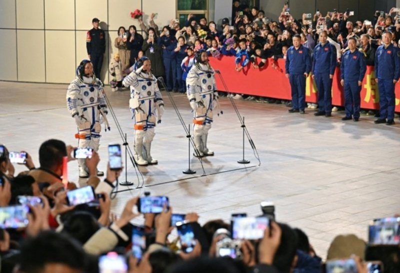 الصين: تمديد مهمة فضائية عاجلة تفادياً لحادث في الفضاء