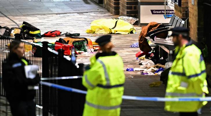 ليلة دامية في بريطانيا: حادث طعن مروع على متن قطار