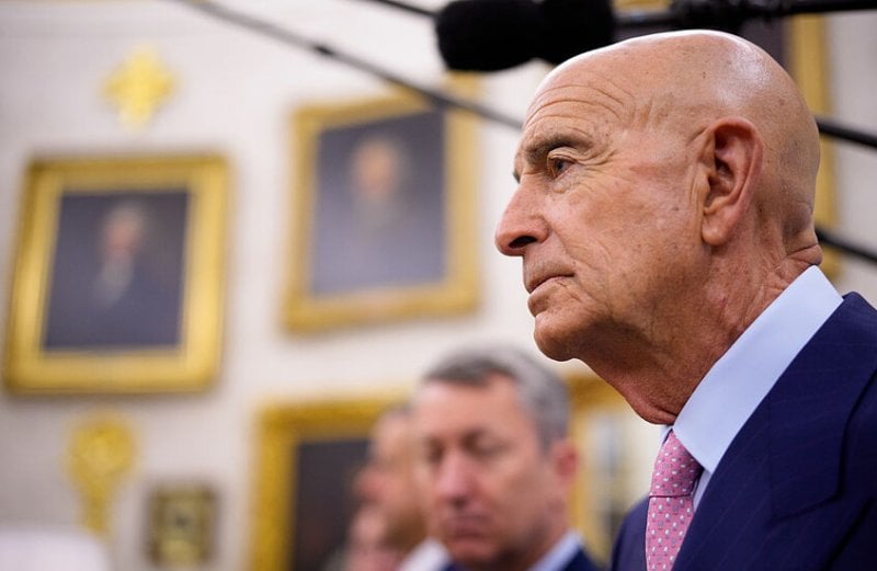 العلاقة الودية بين إبستين و”توم باراك”: تفاصيل تنكشف في رسائل مسرّبة