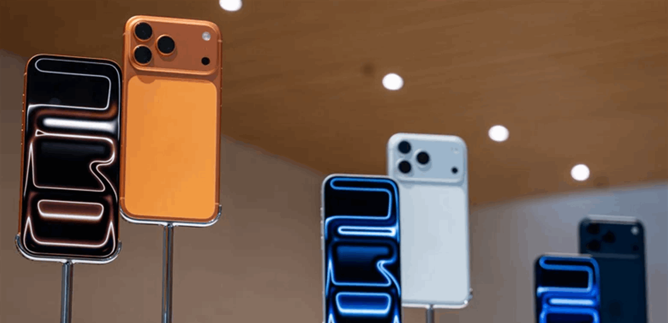 إقبال كثيف على iPhone 17 Pro ونفاذ الكمية.. وألوان تثير الانقسام