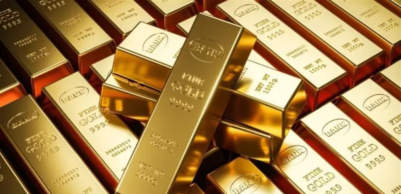 Gold Falls Below 00 Amid Anticipation of Potential Interest Rate Cut