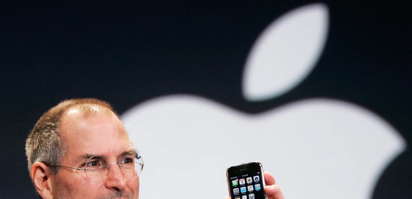 تحديثات جذرية وتكنولوجيا متطورة: “آبل” تُحدث ثورة في تصميم “الآيفون”