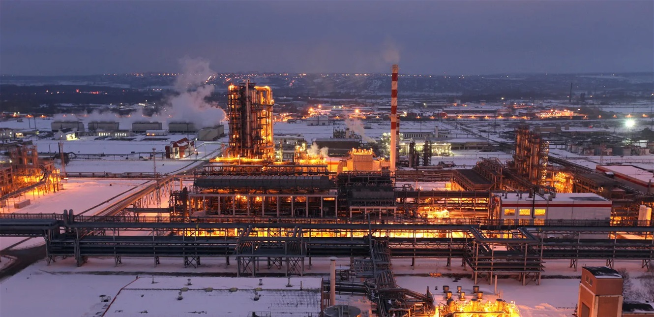 العقوبات تلوح في الأفق: الهند والصين تقلّلان ظاهريًا… وتواصلان التعاون سرًا مع موسكو