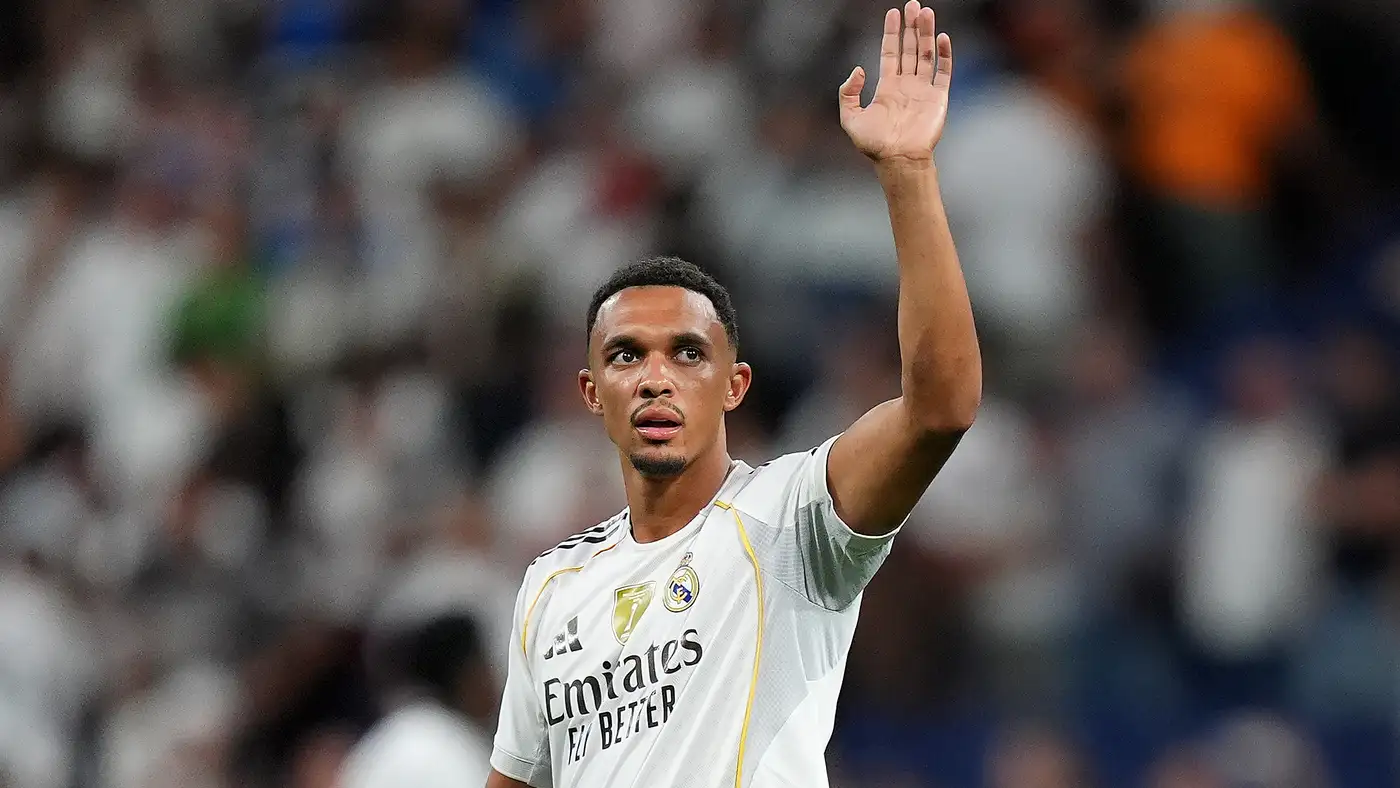 جماهير ليفربول تودع أرنولد بعبارة “وداعًا أيها الفأر”