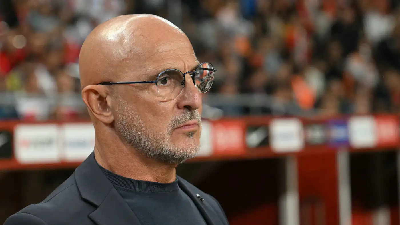 دي لا فوينتي مستاء من برشلونة: لم أواجه وضعاً مماثلاً سابقاً