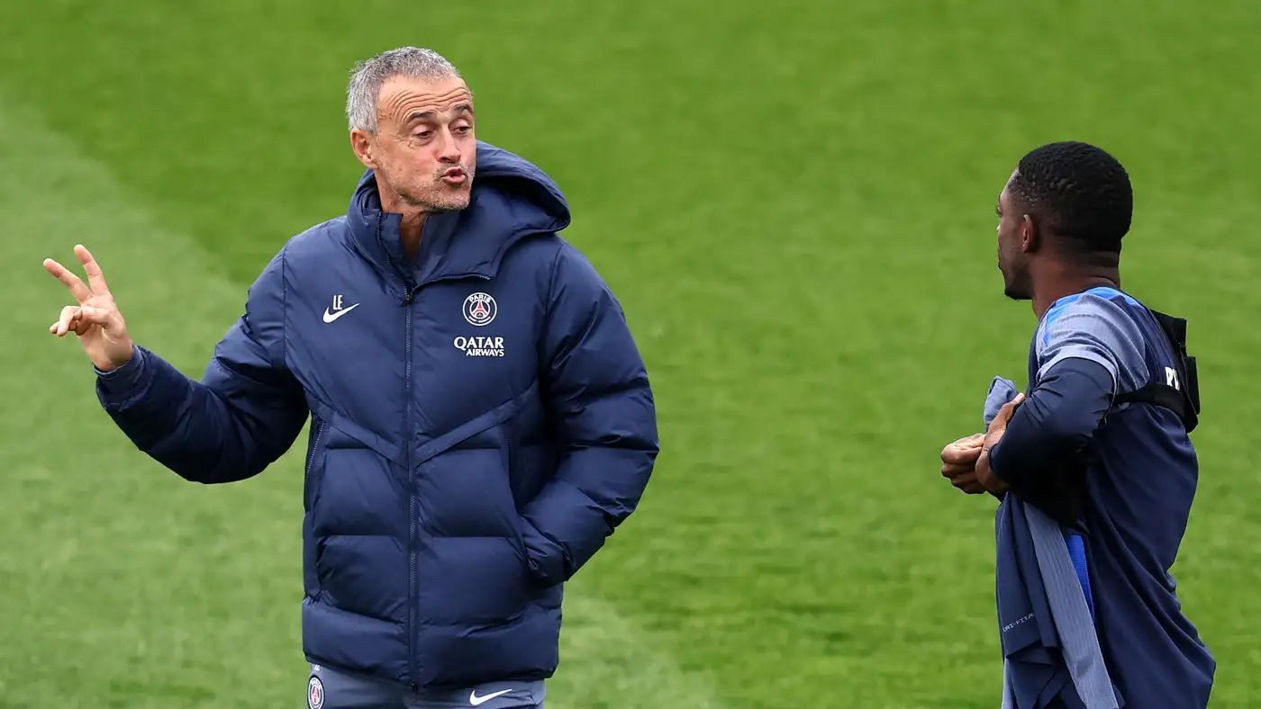 الخسارة المؤكدة: إنريكي يتحمل مسؤولية تراجع مستوى “ديمبلي”