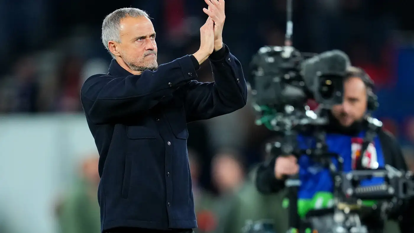 موهبة إفريقية شابة تخلف حكيمي في تشكيلة سان جيرمان