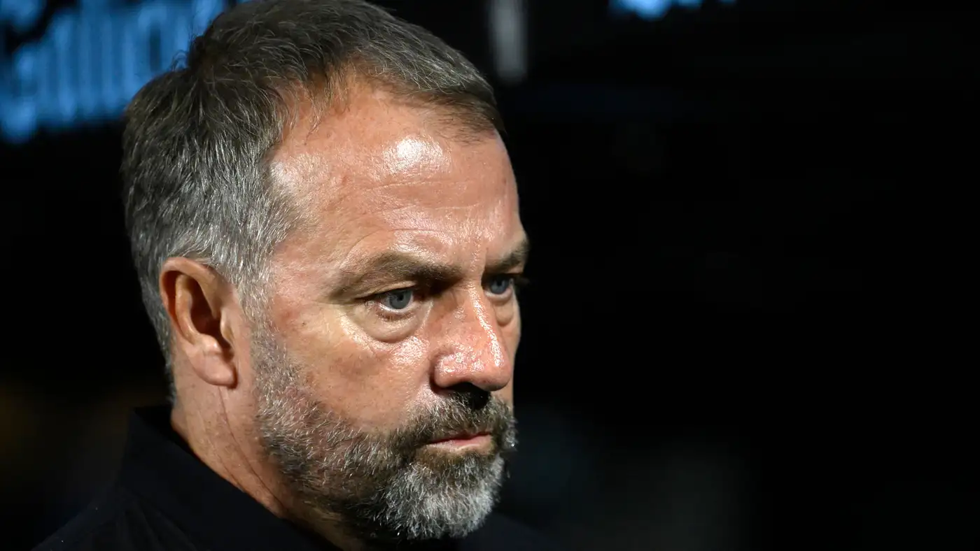 فليك: “ليفاندوفسكي” بدا متغيرًا بعد العودة من الإصابة.. ويجب التعامل مع فقدان “دي يونج”