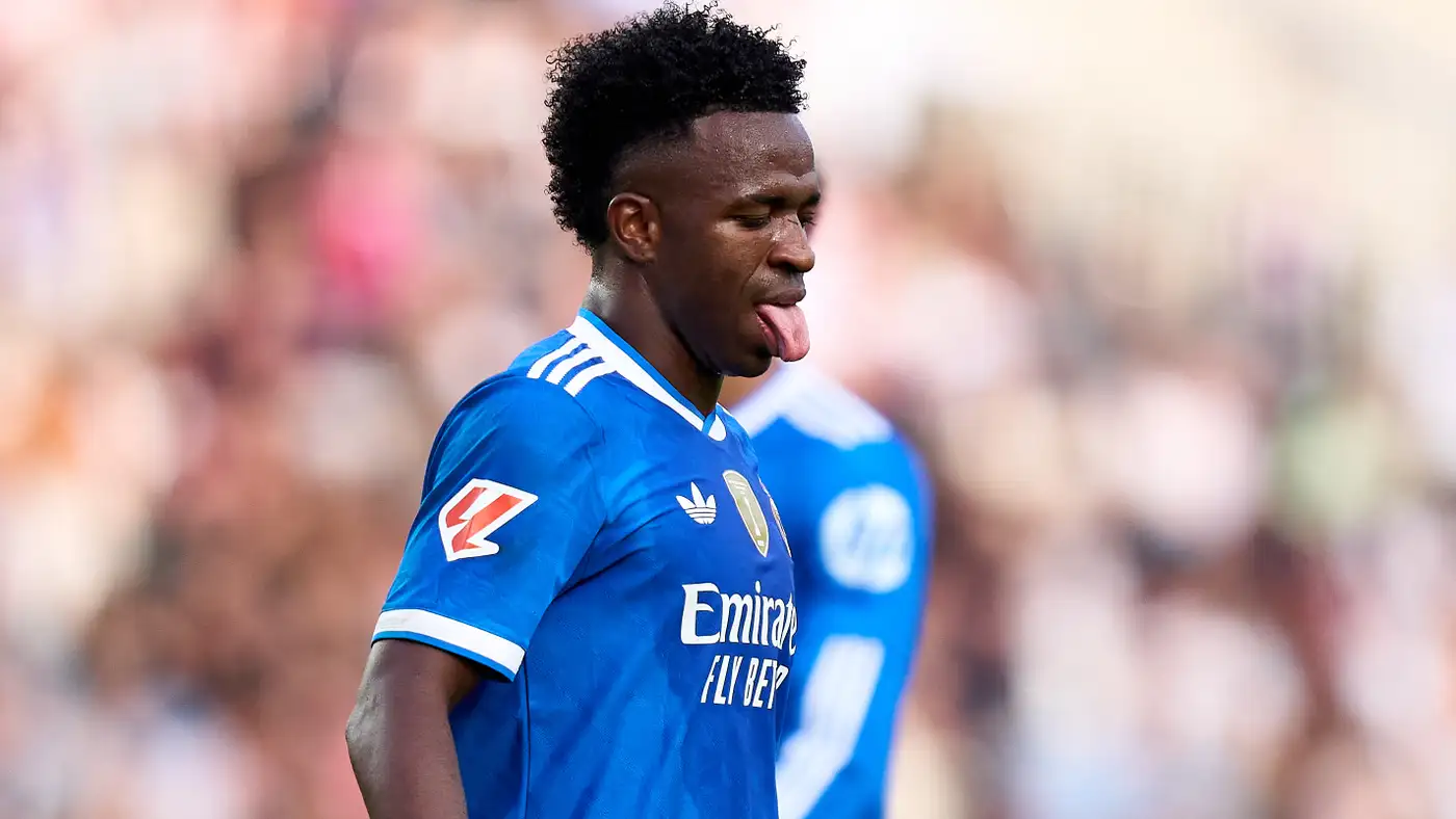 تصرفات “فينيسيوس” داخل الملعب وخارجه تثير استياءً جديدًا