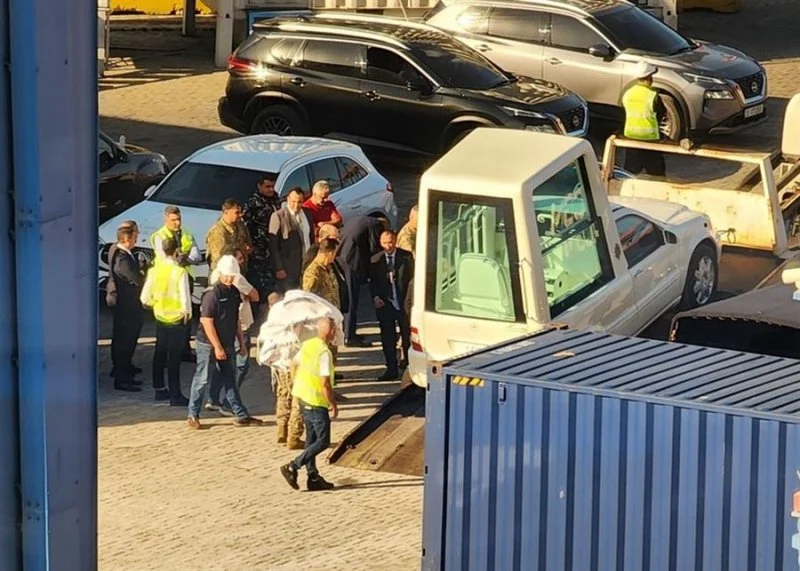 وصول الآلية الخاصة بـ “البابا” إلى ميناء بيروت: استعدادات للزيارة المرتقبة!