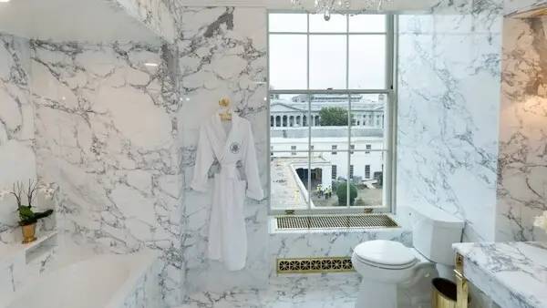 البيت الأبيض بنكهة ترامب: لمسات من الرخام والذهب تزيّن غرفة “لينكولن” التاريخية (صور)