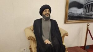 بعد سنواتٍ على عرضه… تمثالٌ لنصرالله يُثير جدلاً كبيراً!