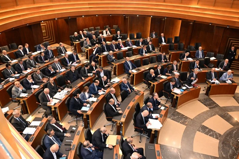 نائب سني: لن نتخلى عن مصالح اللبنانيين مهما كلف الأمر، ونحن قوة لا يستهان بها!