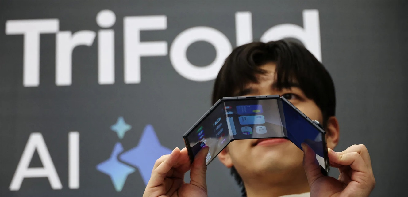 سامسونغ تزيح الستار عن أول هاتف قابل للطي ثلاث مرات