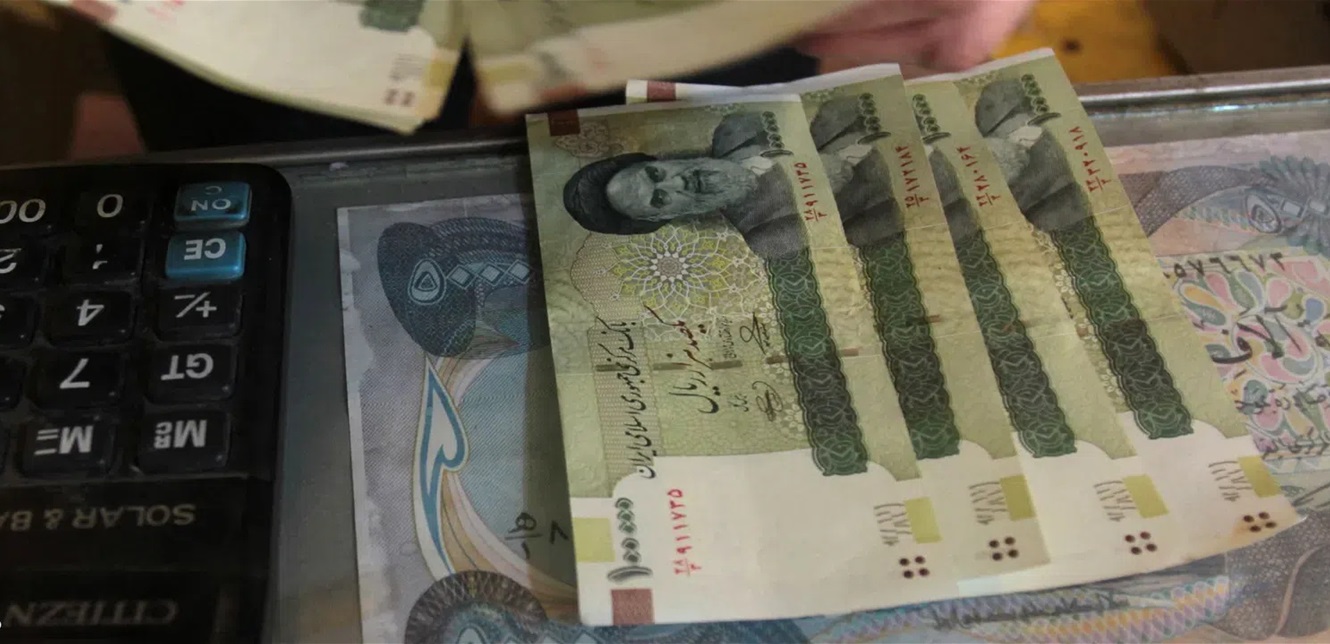 العملة الإيرانية تسجل انخفاضاً غير مسبوق