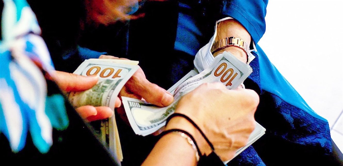 مشروع قانون “الفجوة المالية واسترداد الودائع”: خلافات حول تقاسم الأعباء