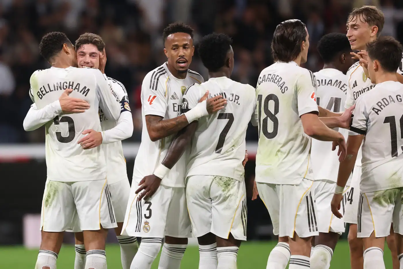 مانشستر يونايتد يسعى للتعاقد مع لاعب بارز في ريال مدريد: صفقة محتملة تهز الأوساط الرياضية