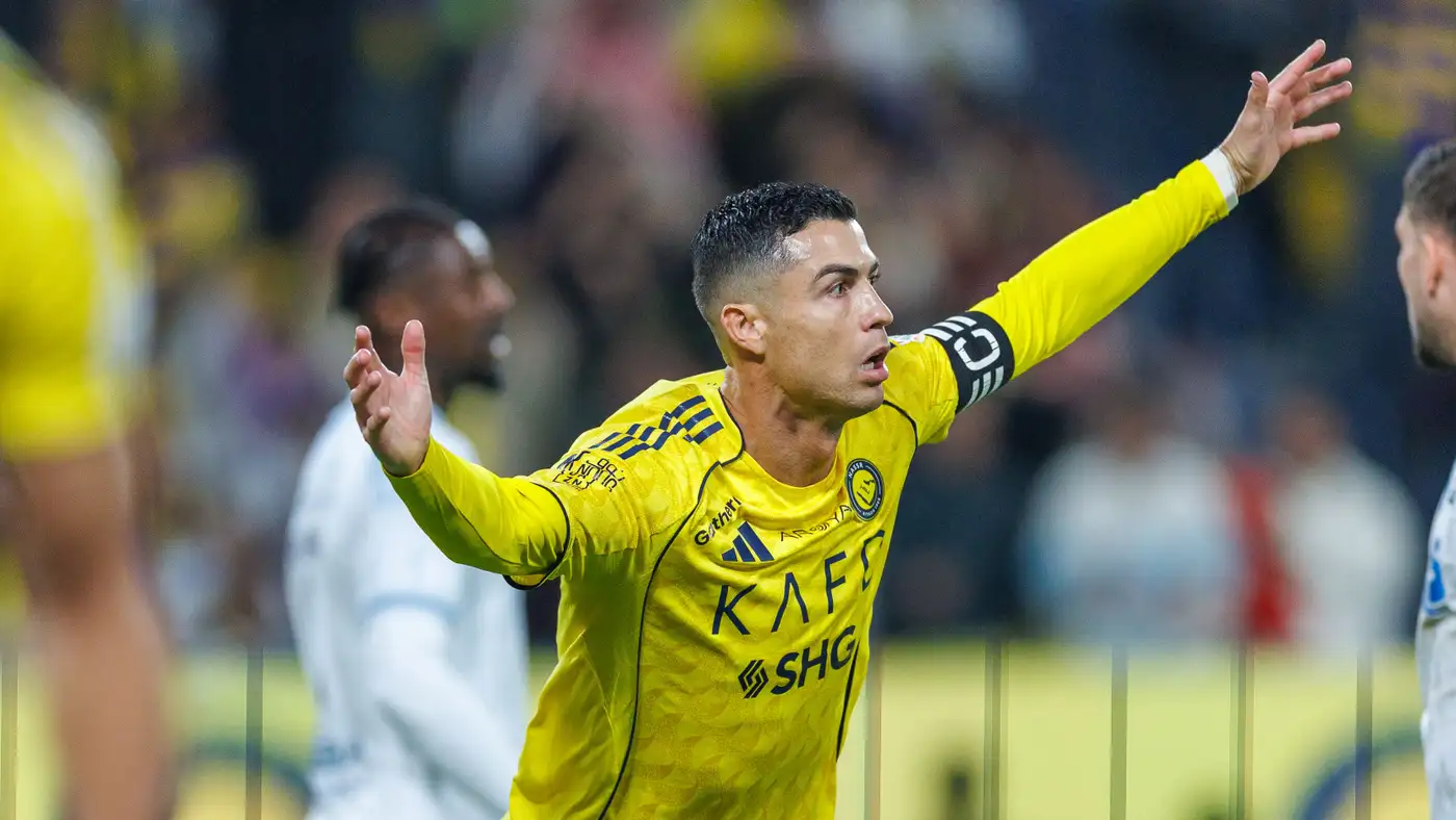 Ronaldo Surprises “Felix” and Nears a Historic Record